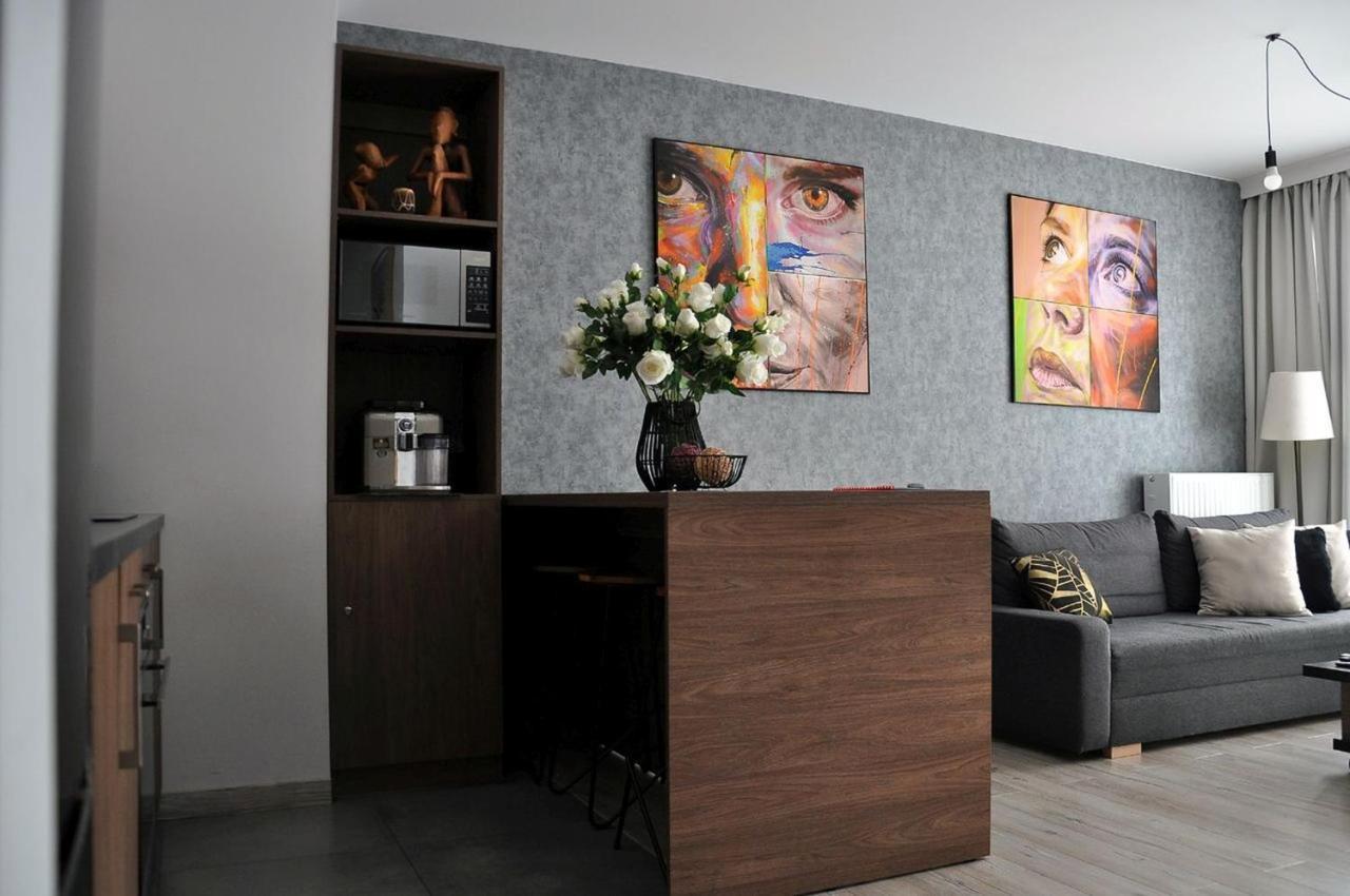 Q Apart Gold-Trzy Pokoje, Manufaktura, Klimatyzacja I Garaz Gratis, Tv Max, Fv, Gwarancja Zadowolenia Lodz  Exterior photo